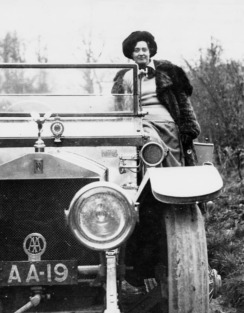 Eleanor canta desde el fondo del mar